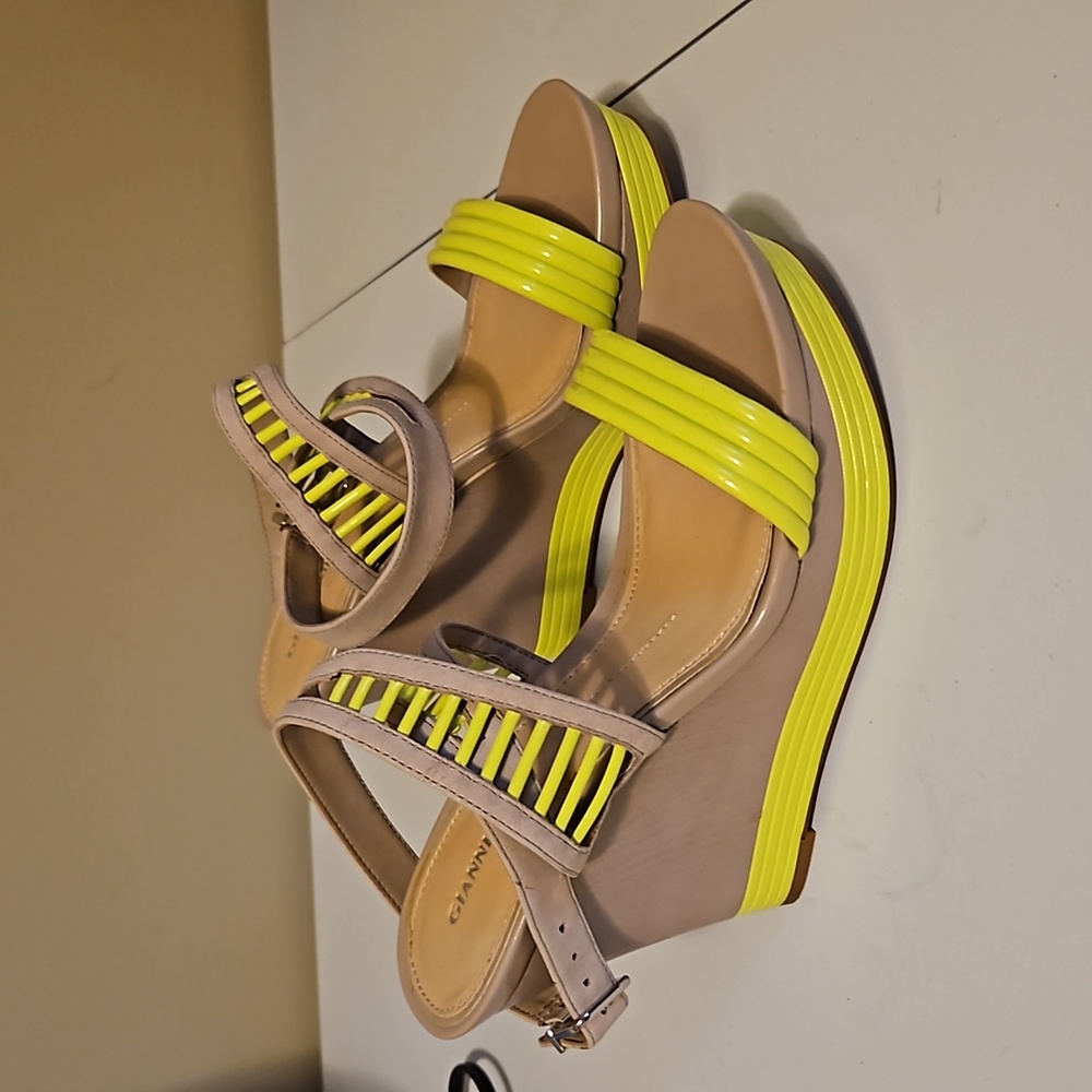 Womens shoes